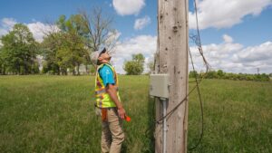 AI reshapes workforce as blue-collar demand rises, college hiring slows