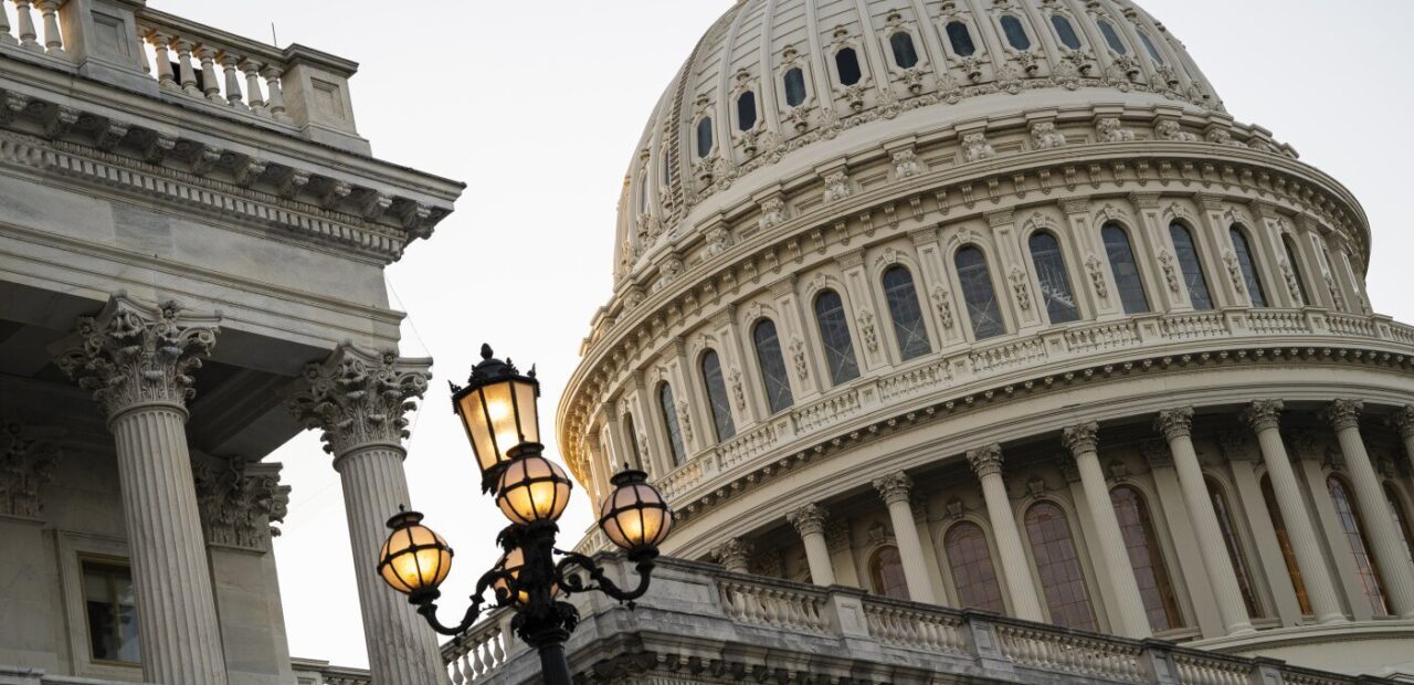 House passes labor contract bill with bipartisan support