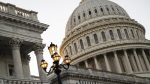 House passes labor contract bill with bipartisan support
