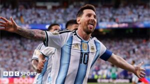 Messi Hat-Trick Ties World Cup Scoring Record as Argentina Defeats Algeria