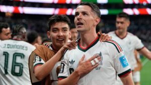 Mexico tops Czech Republic 3-0, wins all group matches for first time