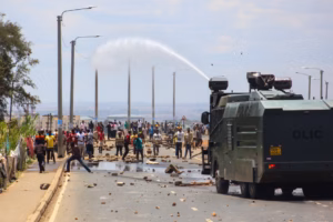 Migrants clash with police at South Africa deportation site