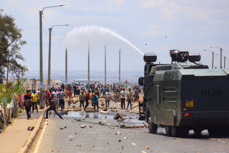 Migrants clash with police at South Africa deportation site