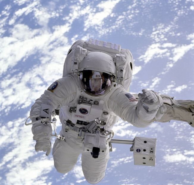 Nasa astronaut captures aurora australis timelapse from SpaceX Dragon