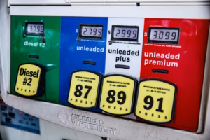 Oil Price Hits Lowest Since Early March Despite Hormuz Reopening Doubts