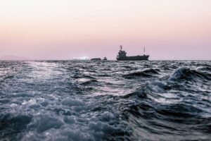 Oil Tankers Navigate Strait of Hormuz Despite Iran Guard Warnings