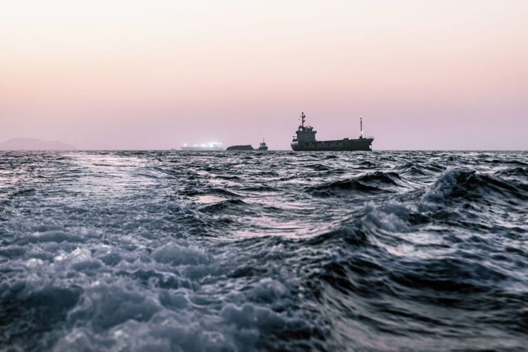 Oil Tankers Navigate Strait of Hormuz Despite Iran Guard Warnings