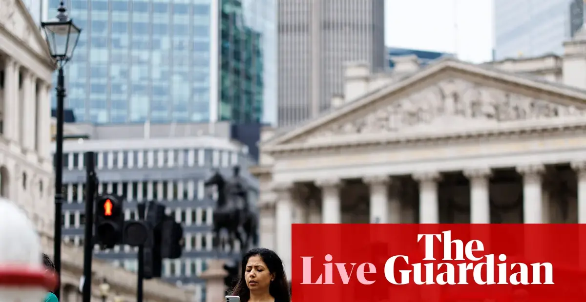 Pound falls to lowest level since November against stronger dollar