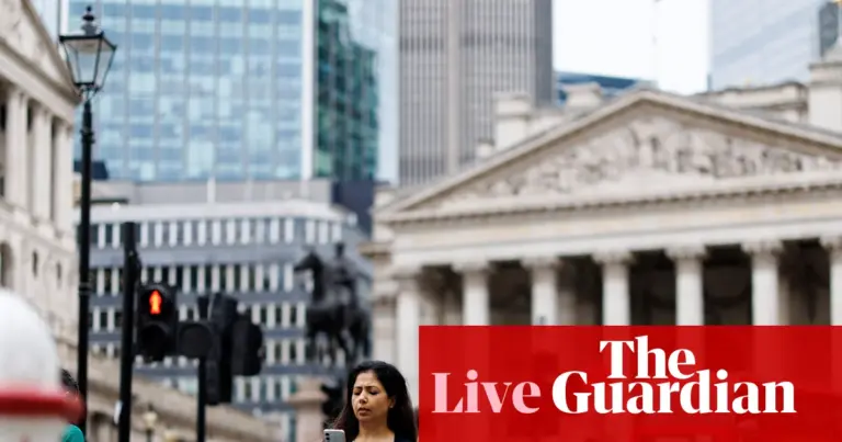 Pound falls to lowest level since November against stronger dollar