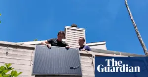 Retailers discuss selling plug-in balcony solar panels with UK government