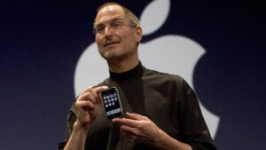 Smartphones may explain up to half of birth rate decline, economist says