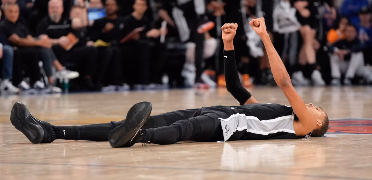 Spurs beat Knicks 115-111 in Game 3; Knicks lead series 2-1