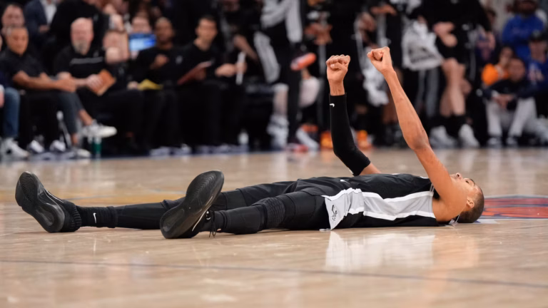 Spurs beat Knicks 115-111 in Game 3; Knicks lead series 2-1