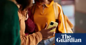 Starmer to announce social media ban for under-16s in UK
