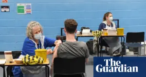 UK to offer meningitis B vaccine to school leavers and new students