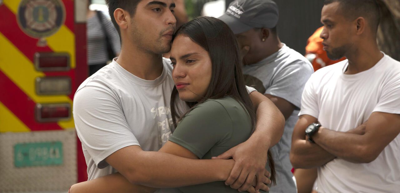 Venezuela earthquake death toll reaches 920 as search for survivors continues