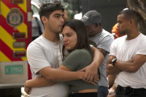 Venezuela earthquake death toll reaches 920 as search for survivors continues
