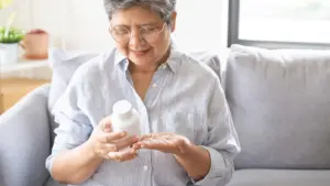 Vitamin B12 deficiency symptoms can mimic normal aging, researchers report