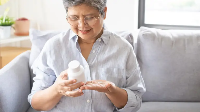 Vitamin B12 deficiency symptoms can mimic normal aging, researchers report