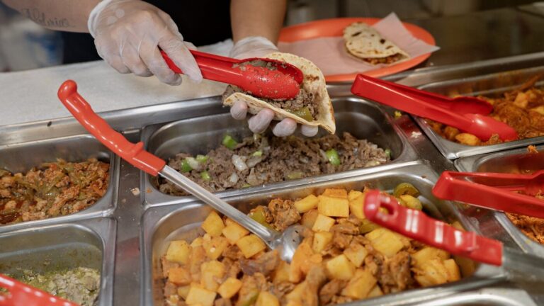 Beef price rise pushes up taco costs, Texas restaurants report