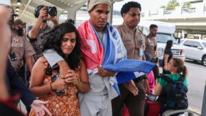 Cuban dissident artist Luis Manuel Otero Alcántara arrives in US after prison