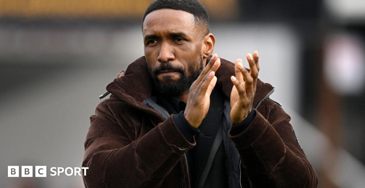 Defoe leaves Woking after four months as manager