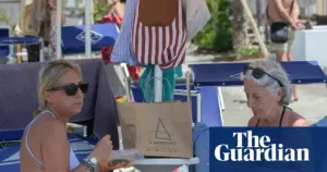 Italians clash with beach clubs over packed lunch bans