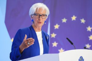 Lagarde says early ECB exit possible as she considers French politics