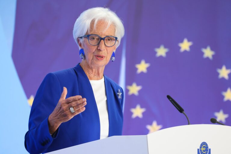 Lagarde says early ECB exit possible as she considers French politics