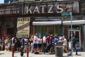 Line Sitting Becomes Paid Gig for Restaurant Waitlists
