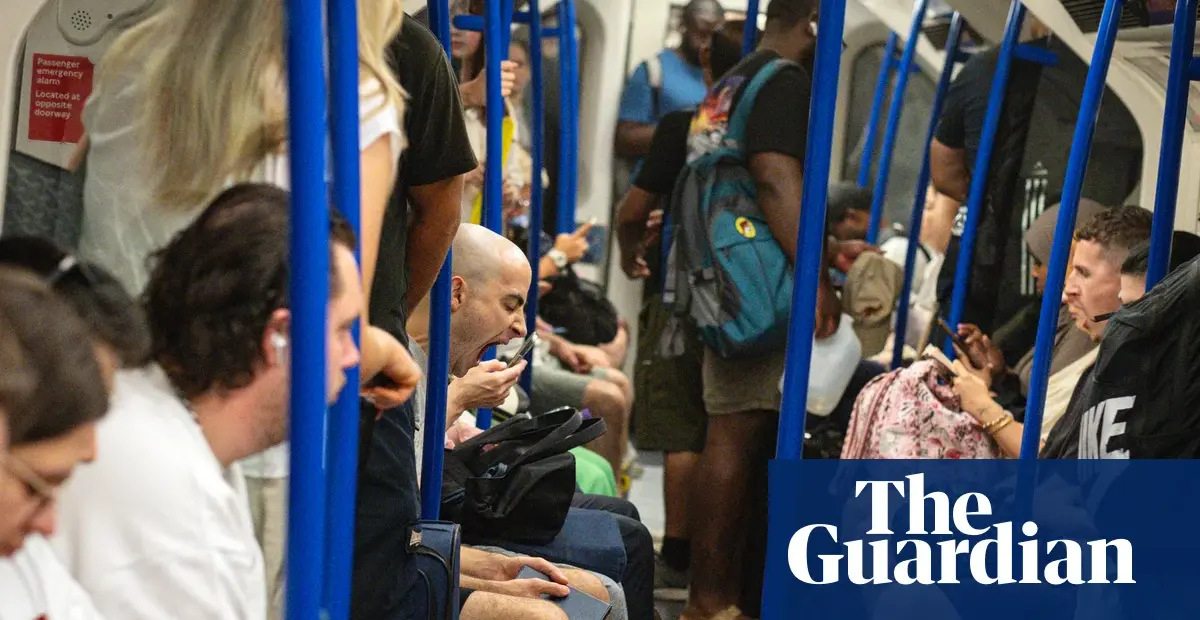London Tube Passengers Endure Heat Above Legal Cattle Limit