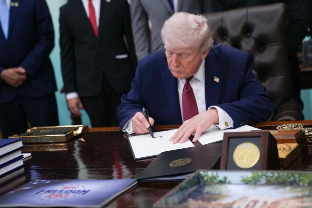 Trump announces phased generic drug tariffs starting in 2028