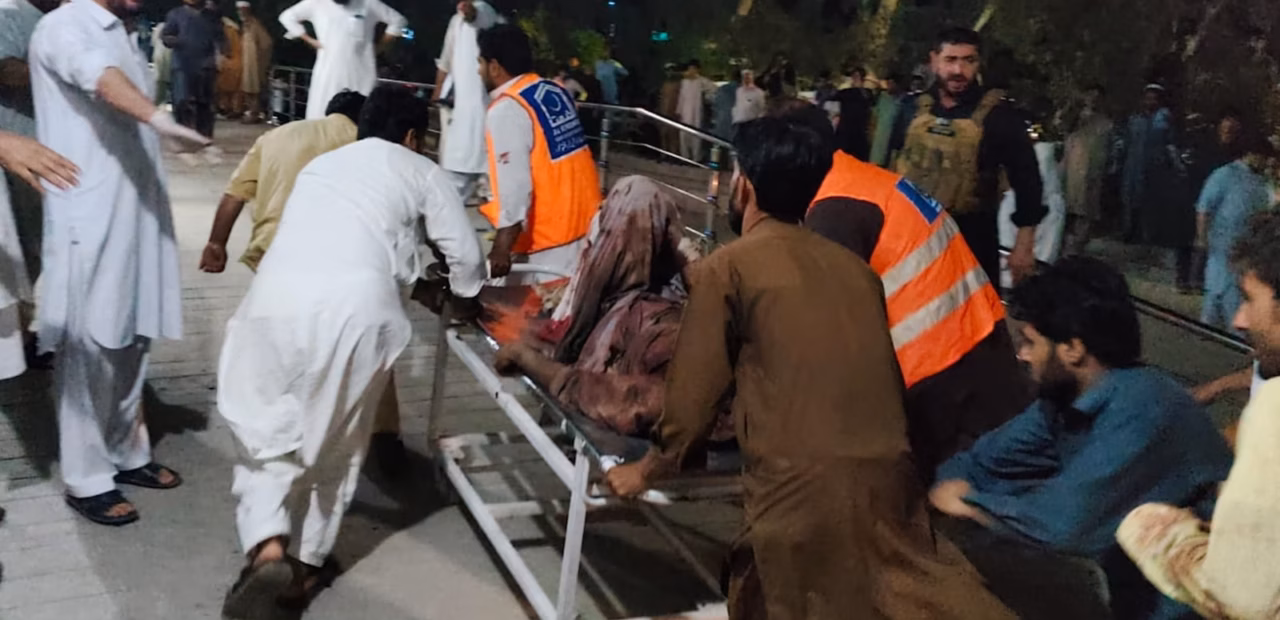 Twin militant attacks kill 3 police officers, wound 20 in northwest Pakistan