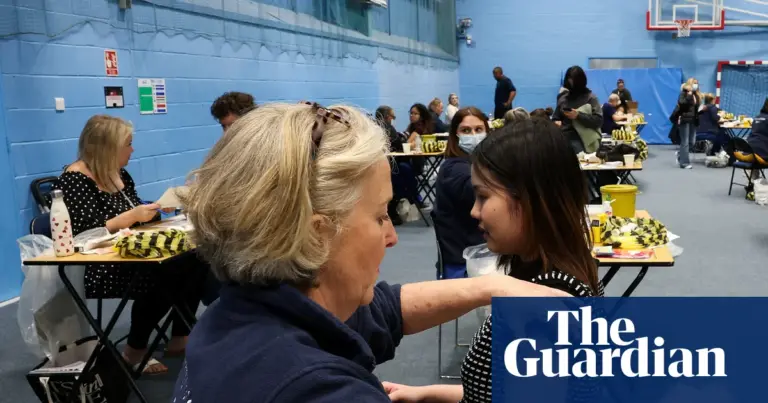 UK advisers recommend meningitis B vaccine for all teenagers on NHS