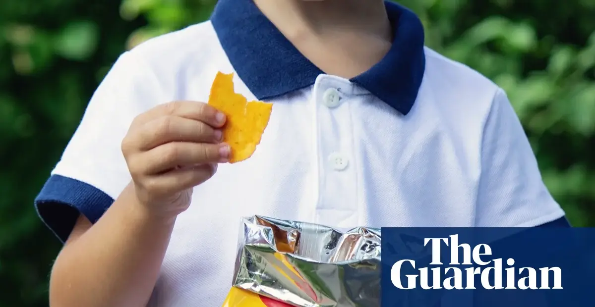 UK child health decline linked to health visitor shortage, experts say