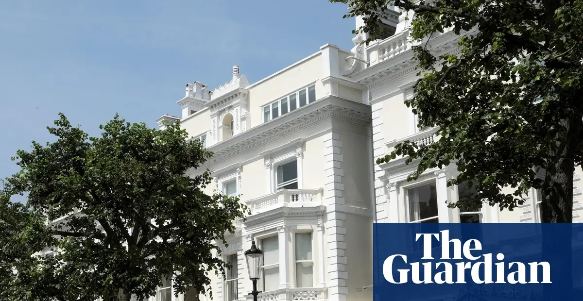 UK regional income divide unchanged in 30 years, report finds