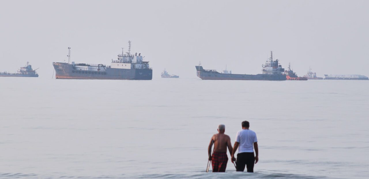 US reinstates Strait of Hormuz blockade amid Iran conflict