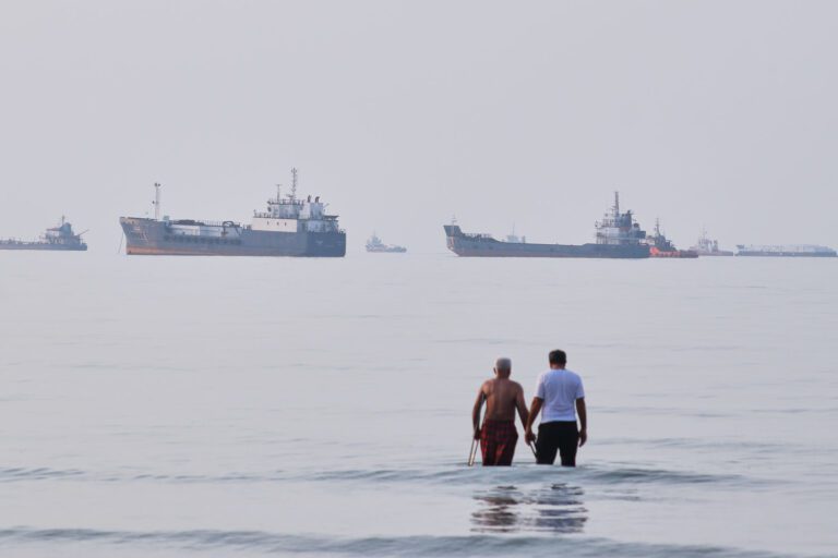 US reinstates Strait of Hormuz blockade amid Iran conflict